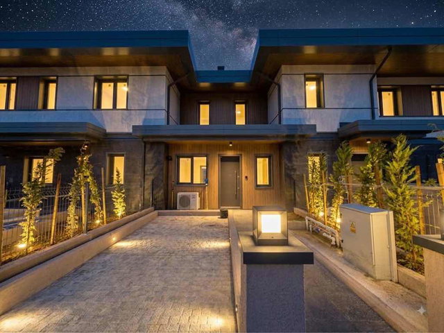 KASABANIN ŞERİFİNDEN ÇEKMEKÖY ÖMERLİ KASABA MODERN ARA TOWN HOUSE