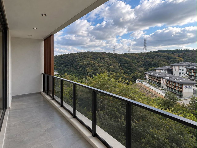 SARIYER MADENDE ORMAN MANZARALI, GENİŞ TERASLI SIFIR 2+1 DAİRE