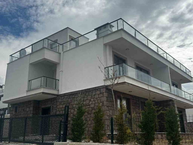 BALIKESİR GÖMEÇ DENİZE SIFIR LÜKS VİLLA