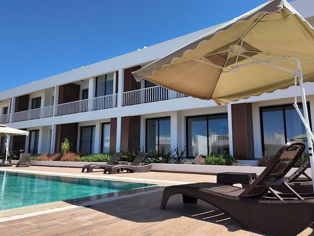 BEAUTİFUL 1-BEDROOM RESİDENCE WİTH PRİVATE GARDEN AND BUSTLE OF CİTY LİFE