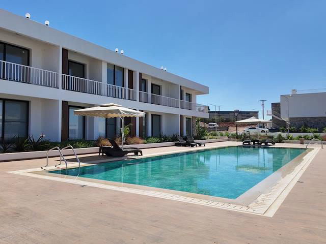 BEAUTİFUL 1-BEDROOM RESİDENCE WİTH PRİVATE GARDEN AND BUSTLE OF CİTY LİFE