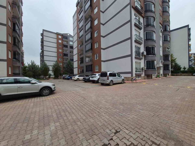 BOSTANBAŞI ARMAKENT KONUTLARINDA 3+1 SATILIK ARAKAT DAİRE