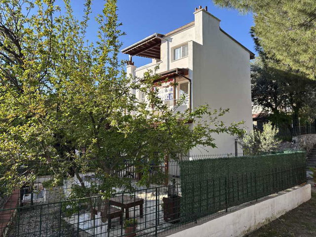 18 ÇANDARLI PIRI REIS SITESI KÖŞE KONUM DENIZ MANZARALI TRIPLEX 3+1 BAHÇELI SATILIK VILLA