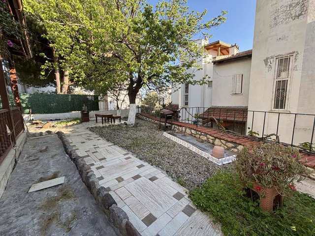 18 ÇANDARLI PIRI REIS SITESI KÖŞE KONUM DENIZ MANZARALI TRIPLEX 3+1 BAHÇELI SATILIK VILLA