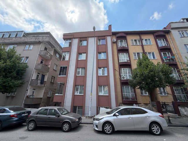 ÜMRANIYE KAVAKLIDERE CADDESI ÇARŞI METROYA 5 DK KİRALIK 2+1 DAIRE