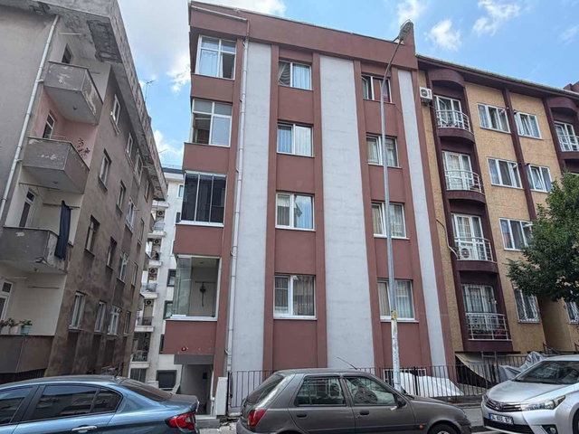 ÜMRANIYE KAVAKLIDERE CADDESI ÇARŞI METROYA 5 DK KİRALIK 2+1 DAIRE