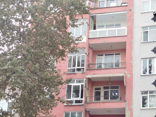 REMAX NATURAL'DAN GÖLCÜK DONANMA'DA SATILIK 3+1 DAİRE