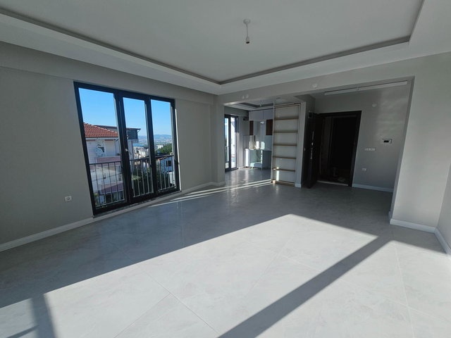 REMAX MYRADAN DAMLARDA GENİŞ SIFIR LÜX 3,5+1 KİRALIK DAİRE