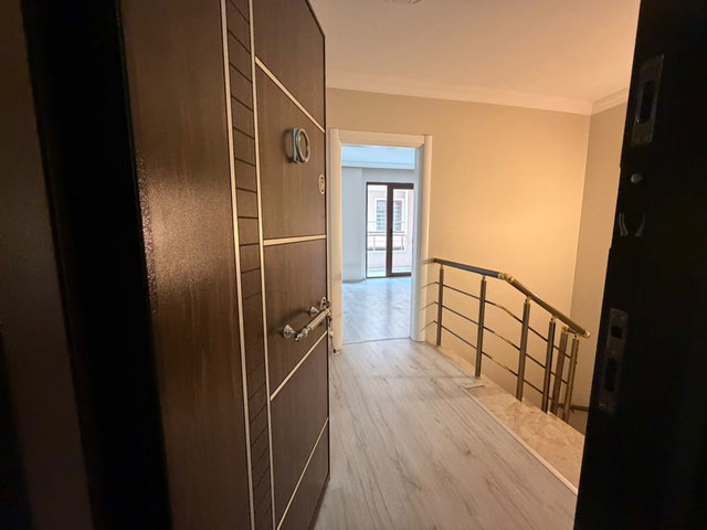REMAX MYRADAN KİRALIK 2+1 DAİRE MODA PAZARA YÜRÜME MESAFESİNDE
