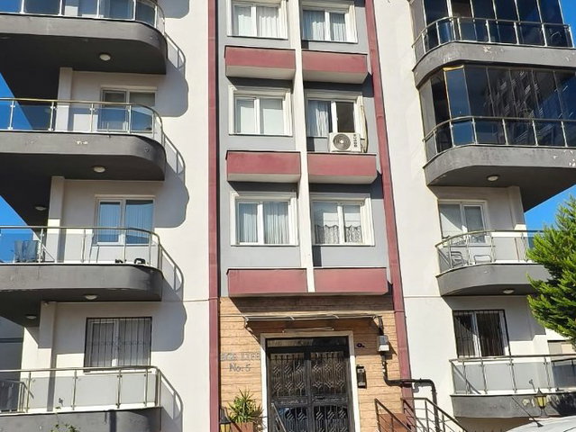 ÇİĞLİ ESENTEPE’DE AİLE APARTMANINDA KİRALIK 2+1 DOĞALGAZLI, BALKONLU FIRSAT DAİRE