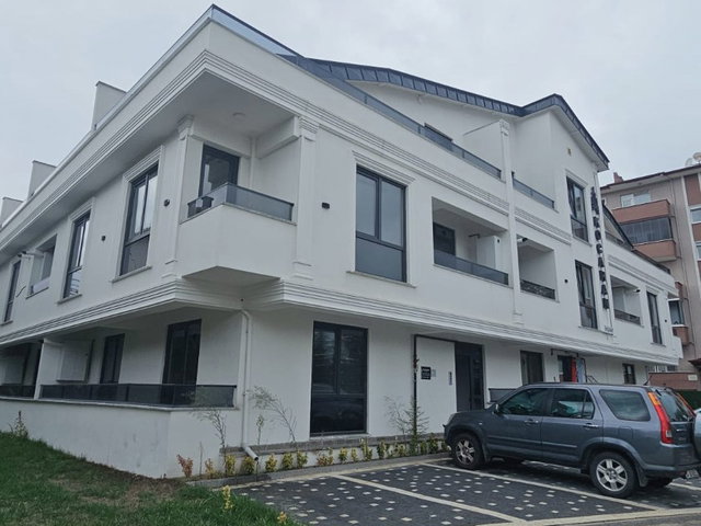REMAX MYRADAN BAŞİSKELE SAHİLDE KİRALIK LÜKS 1+1 DAİRE