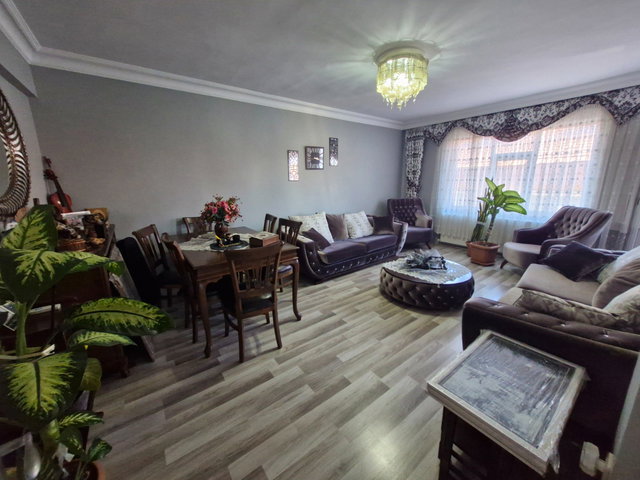ESENKENT DOĞUŞ ÜNIVERSITESI'NE YAKIN EMEK SITESI 5+1 KIRALIK DUBLEKS DAIRE