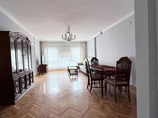 TUNALI HİLMİ’YE YÜRÜME MESAFESİNDE, MERKEZİ SİSTEM ISITMALI ARA KAT EŞYALI DAİRE