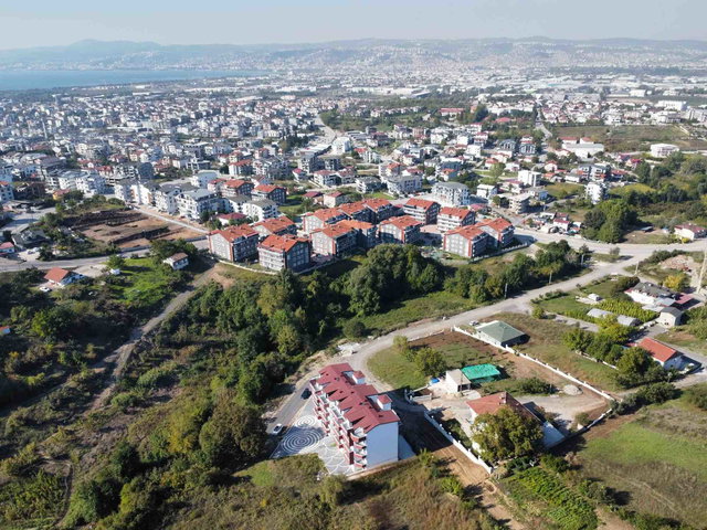 REMAX MYRADAN BAŞİSKELEDE ASANSÖRLÜ KİRALIK 4+1 TERASLI DAİRE