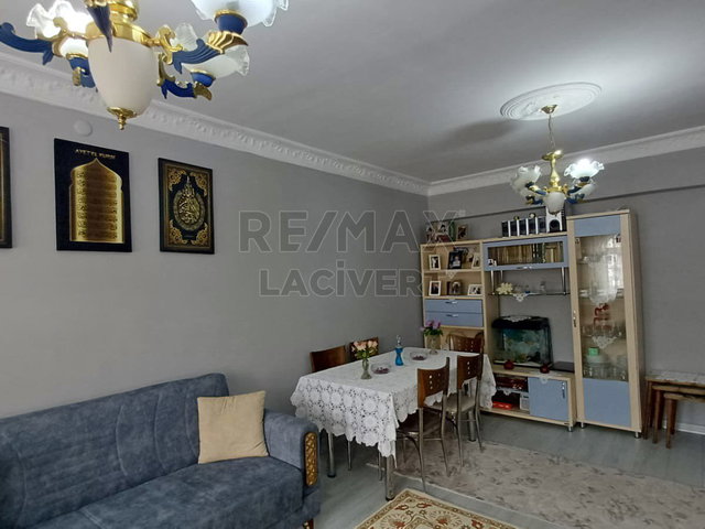REMAX LACİVERT'TEN ABD.GAZI NALBANTOĞLU'NDA SATILIK 3+1 DAİRE
