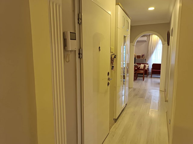 KÜÇÜKESAT YAPRAK SOKAKTA FUL YAPILI ARA KAT 3+1 KIRALIK DAIRE