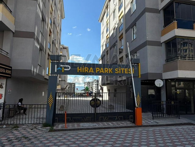 RE/MAX LACİVERT'TEN KOMBİNA HİRAPARK'TA SATILIK 2+1 DAİRE