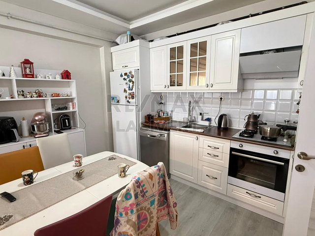 RE/MAX LACİVERT'TEN KOMBİNA HİRAPARK'TA SATILIK 2+1 DAİRE