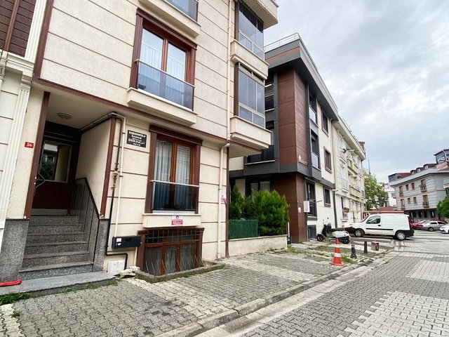 ATAŞEHİR ESATPAŞA GÜLMERCAN SOKAKTA SATILIK 2+1 DAİRE