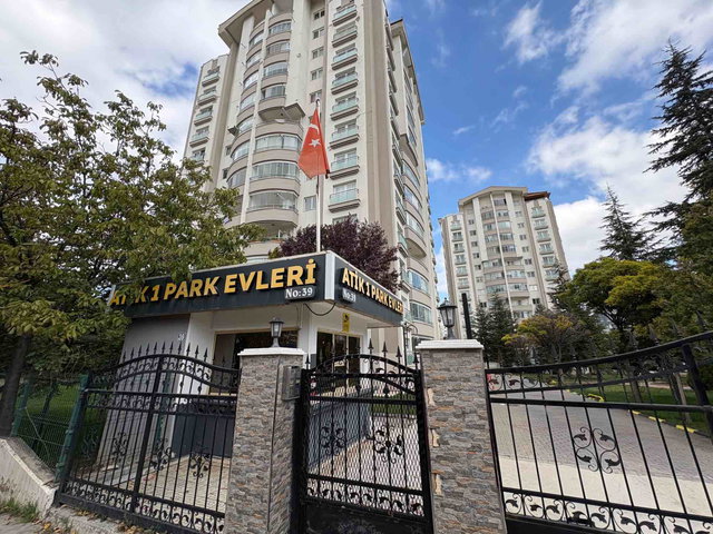 MAMAK DURALIALIÇ ATIK 1 SITESI E.BANYOLU SITE SATILIK UYGUN 3+1 DAIRE