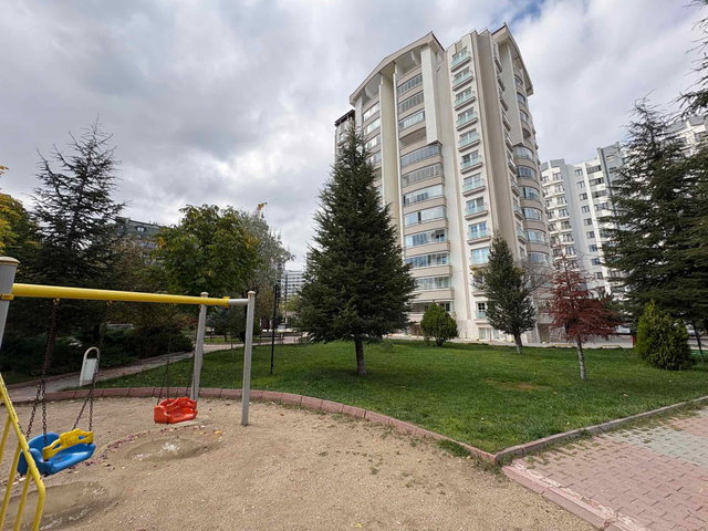 MAMAK DURALIALIÇ ATIK 1 SITESI E.BANYOLU SITE SATILIK UYGUN 3+1 DAIRE