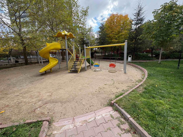 MAMAK DURALIALIÇ ATIK 1 SITESI E.BANYOLU SITE SATILIK UYGUN 3+1 DAIRE