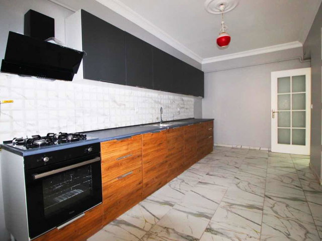 REMAX MAHALDEN SGK VE BEYGAH PAZARI YANI METROBÜSE 10.DAK.3+1 KİRALIK