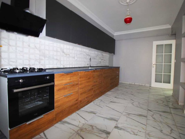 REMAX MAHALDEN SGK VE BEYGAH PAZARI YANI METROBÜSE 10.DAK.3+1 KİRALIK