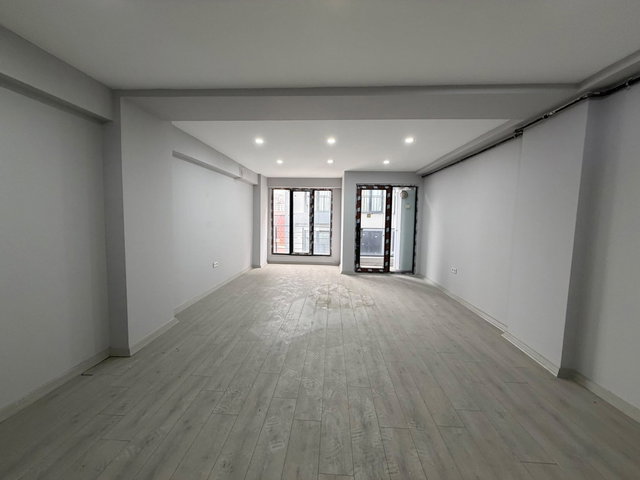 KAĞITHANE MERKEZ’DE METRONUN KARŞISINDA KİRALIK OFİS / DAİRE