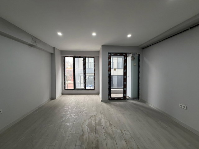 KAĞITHANE MERKEZ’DE METRONUN KARŞISINDA KİRALIK OFİS / DAİRE