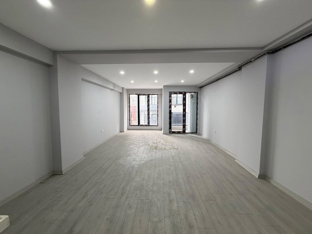 KAĞITHANE MERKEZ’DE METRONUN KARŞISINDA KİRALIK OFİS / DAİRE