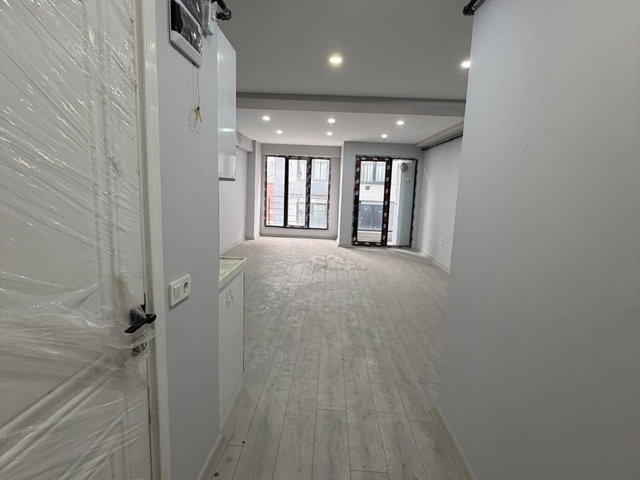 KAĞITHANE MERKEZ’DE METRONUN KARŞISINDA KİRALIK OFİS / DAİRE