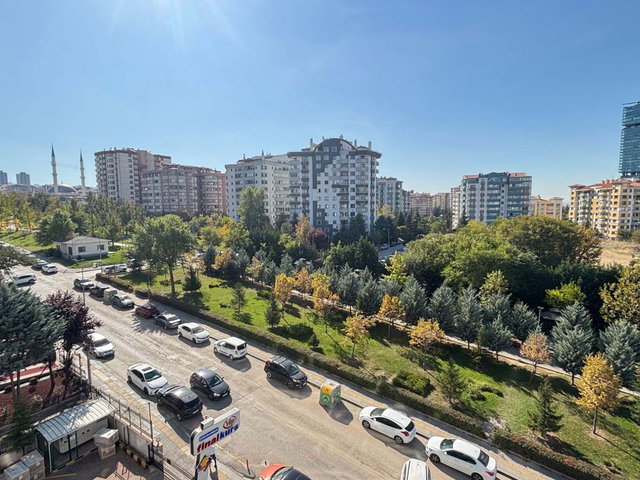 ÇUKURAMBAR MUHSİN YAZCIOĞLU CAD. ÜZERİ.  FULL EŞYALI GENİŞ 4+1 KİRALIK DAİRE!