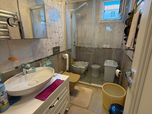 SARIYER FERAHEVLER'DE ÇİFT BANYOLU 2+1 SATILIK DAİRE