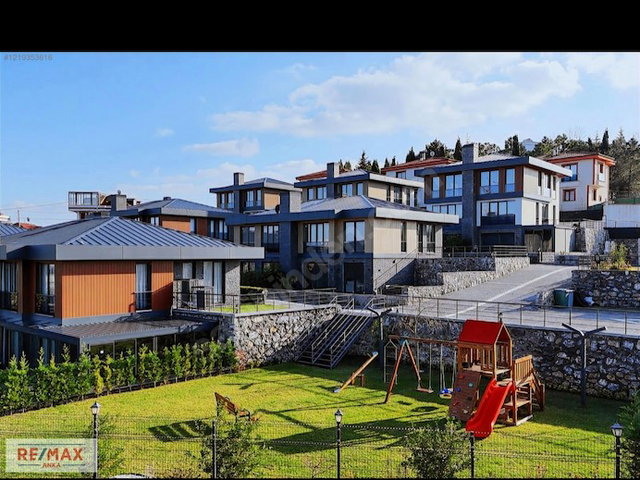 REMAX ANKA'DAN DENİZ MANZARALI MÜSTAKİL SİTE'DE SATILIK VİLLALAR