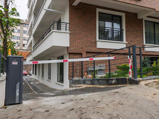 GÜVENEVLER’DE CİNNAH CADDESİ’NE YAKIN, SIFIR 3+1 DAİRE