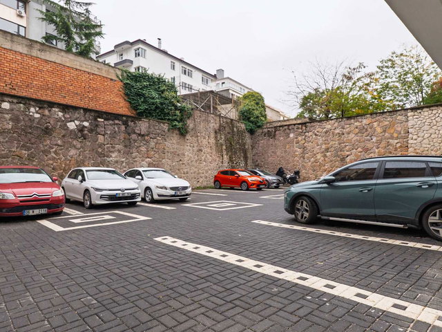 GÜVENEVLER’DE CİNNAH CADDESİ’NE YAKIN, SIFIR 3+1 DAİRE