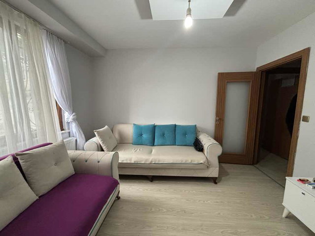 EYÜPSULTAN ŞEKERPARE SOKAK’TA ÖN CEPHE, KİRACILI 1+1 SATILIK DAİRE