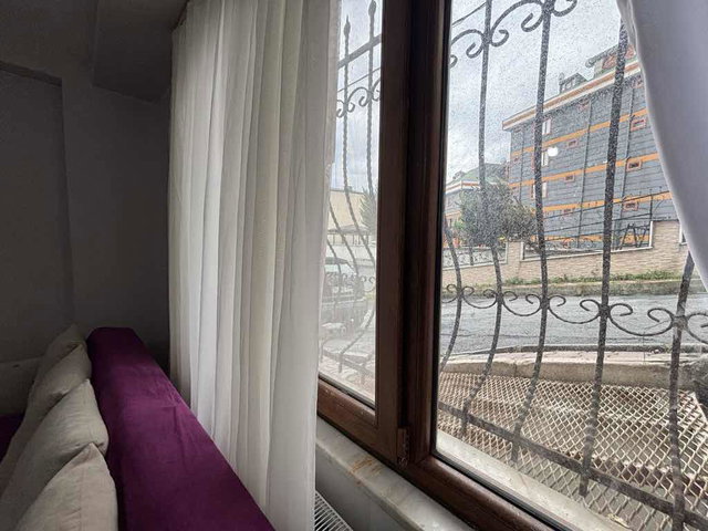 EYÜPSULTAN ŞEKERPARE SOKAK’TA ÖN CEPHE, KİRACILI 1+1 SATILIK DAİRE