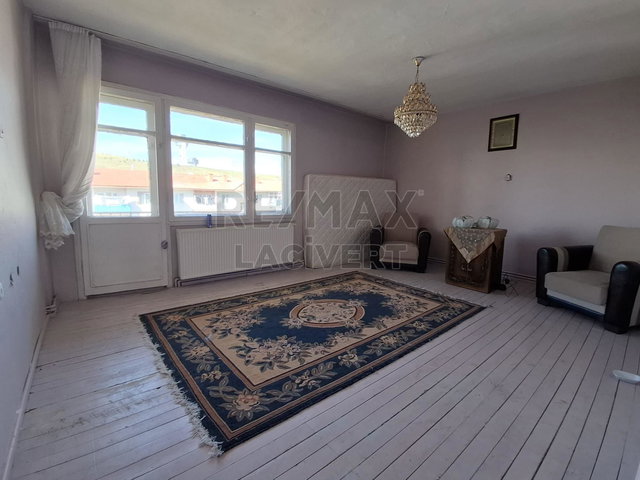 RE/MAX LACİVERT'TEN YILDIZKENT'TE EŞYALI KİRALIK 3+1 DAİRE