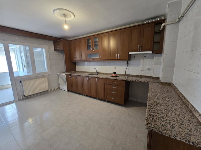 BUCA BARIŞ MAH VERGİDAİRESİ YAKINI 3+1 160 DOĞALGAZLI SATILIK DAİRE