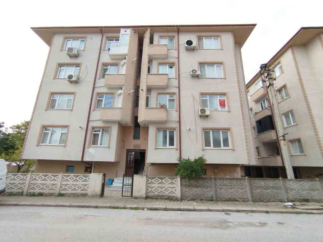 MİTHATPAŞA MAH.  İÇİ  YENİ YAPILI YERDEN ISITMALI KİLERLİ GARAJLI  3+1 DAİRE