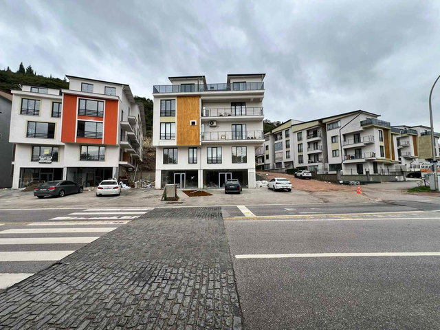 KISA DÖNEME UYGUN ABONELİKLERİ AÇIK SIFIR EŞYALI 2+1 DAİRE