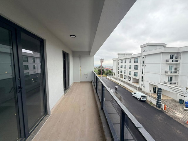 BAŞİSKELE 100.YIL PARLA SİTESİ 147 M2 EĞİMSİZ 2+1 DUBLEKS DAİRE