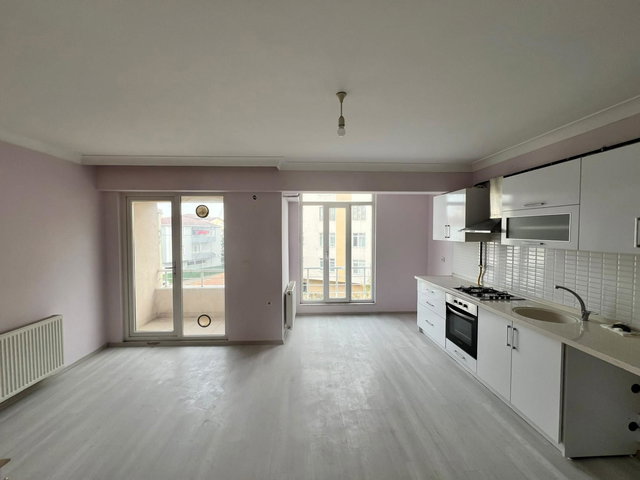 GÖLCÜK'TE MEDARA YÜRÜME MESAFESİ SATILIK 1+1 ÇATI DUBLEKS DAİRE