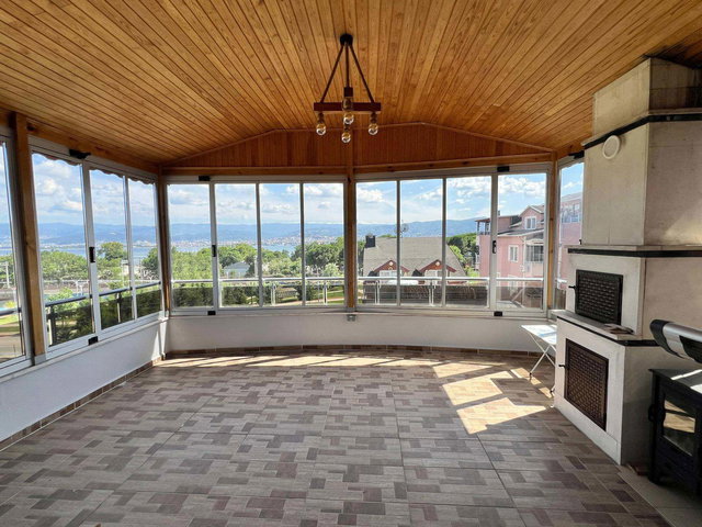 60 EVLER SAHİLDE SATILIK DENİZ MANZARALI 5+2 280 M2 DAİRE