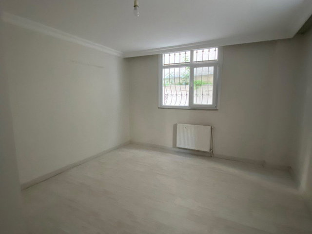 REMAX TOPRAK ESENYURT TALATPAŞA 2+1 KİRALIK TADİLATLI BAHCE KULLANIMLI DAİRE