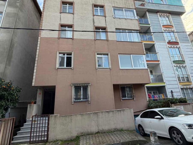 KARTAL TOPSELVİ'DE E5 METROYA YAKIN ARA KAT KİRALIK 3+1 DAİRE.