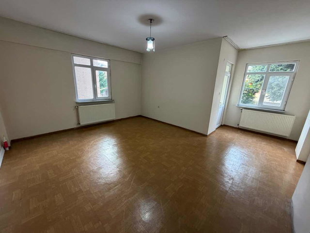 KARTAL TOPSELVİ'DE E5 METROYA YAKIN ARA KAT KİRALIK 3+1 DAİRE.