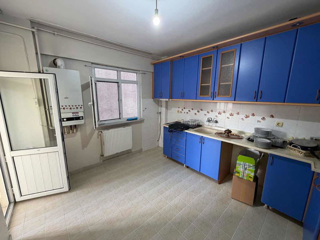 KARTAL TOPSELVİ'DE E5 METROYA YAKIN ARA KAT KİRALIK 3+1 DAİRE.